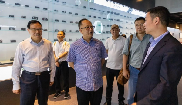 省作协党组书记、常务副主席侯志明一行到四川传媒学院调研座谈