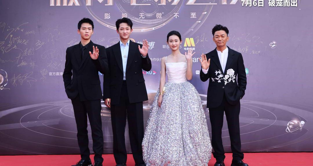 上央视、走红毯、拿奖杯！为川传这几位校友点赞！