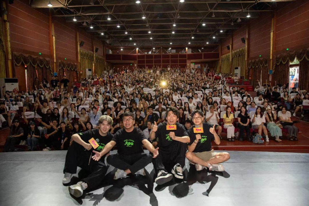 校友王天放携电影《大场面》 回母校，引发热烈反响