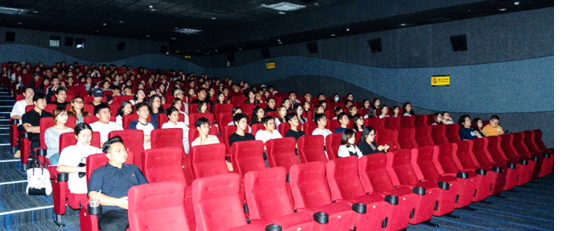 校党委组织全校师生党员集体观影《731》