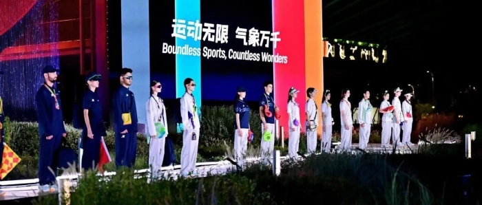 戏美学院时尚演艺专业学生亮相第十二届成都世运会倒计时一周年官方服饰发布会